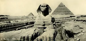 Ancient Egyptian Sphinx Imprime: Cairo - The Sphinx, c1918-c1939. Creator: Unknown