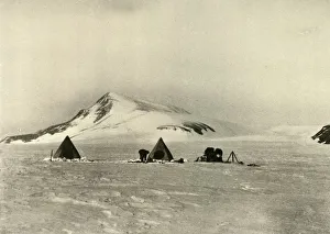 British Explorers In Antarctica Imprime: The Camp Below The Cloudmaker. c1908, (1909)