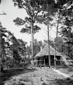 Black And White Building Exterior Imprime: Chaco Chulee, a summer cottage