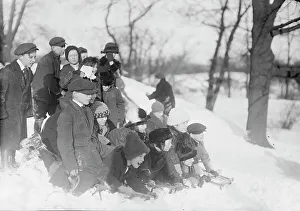 Central Park Winter Scene Imprime: Coasting - Central Park, between c1910 and c1915. Creator: Bain News Service