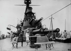 British Naval Warfare Imprime: Deck scene - MINAS GERAES, between c1910 and c1915. Creator: Bain News Service