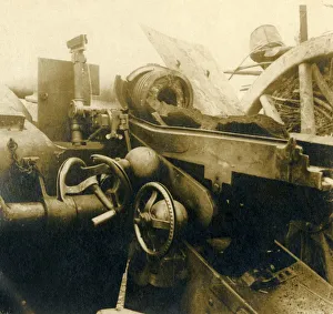 Monochrome War Images Imprime: Destroyed cannon, c1914-c1918
