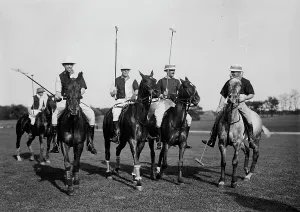 Horseback Riding In America Imprime: Edwards, Freake, and others -- Polo, between c1910 and c1915. Creator: Bain News Service