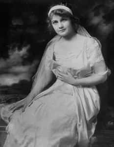 Vintage Bridal Attire Imprime: Isabel B. Gardner, between c1910 and c1915. Creator: Bain News Service