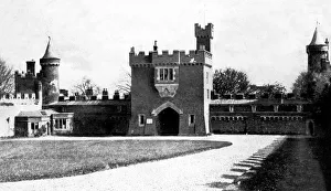 County Down Landmarks Imprime: Killyleagh Castle courtyard, Killyleagh, County Down, Northern Island, early 20th century