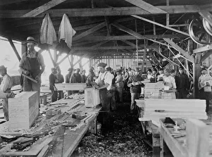 Black And White Press Photography Imprime: Making buoyancy boxes, between c1915 and c1920. Creator: Bain News Service