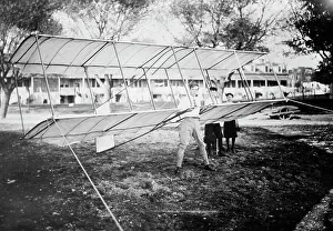 Black And White Aviation Image Imprime: Malcolm Allison - with glider, between c1910 and c1915. Creator: Bain News Service