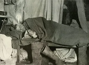 Antarctic Explorer Portraits Imprime: Marston in his Bed, c1908, (1909)