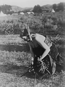Edward Curtis Images Imprime: Offering the pipe to the Earth-Cheyenne, c1910. Creator: Edward Sheriff Curtis