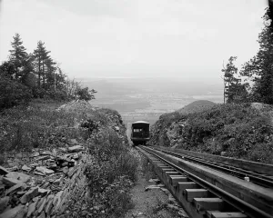 Vintage American Industry Imprime: Otis Elevating Railway, looking down
