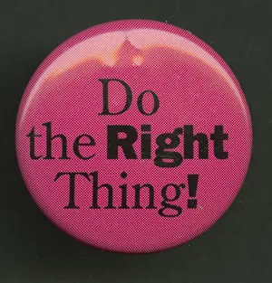 Black History Museum Objects Imprime: Pinback button stating Do the Right Thing!, 1994. Creator: Pleasant Company