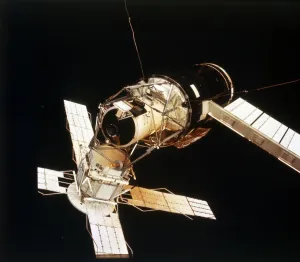 Heritage Space Images Imprime: Skylab Space Station cluster seen from Command Module 3, 1973. Creator: NASA
