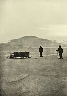 Ernest Shackleton Imprime: Sledging on the Barrier Before the Return of the Sun, c1908, (1909)
