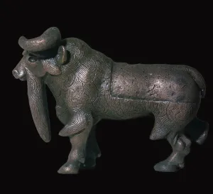 Impresiones de Cerdo de cobre sólido sumerio, encontrado cerca del lago Van en Turquía, desde la colección del Museo Británico Lago Imprime: Búfalo sumerio de cobre sólido.
