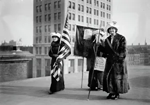 American Suffrage Movement Imprime: Suffragettes with flag, between c1910 and c1915. Creator: Bain News Service