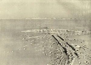 Ernest Shackleton Imprime: A Typical Crevasse on Level Surface, c1908, (1909)