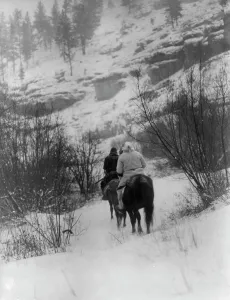 Black And White Winter Landscape Imprime: Winter hunter[s]-Apsaroke, c1908. Creator: Edward Sheriff Curtis