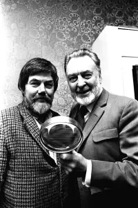 El actor Donald Sinden fue presentado con un inmenso lupa por parte de su homónimo David.