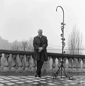 Isambard Kingdom Brunel Imprime: Cary Grant, actor, (nombre real Archibald Alexander Leach) fotografiado en su 68º cumpleaños