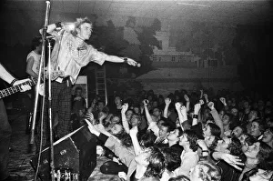 La banda de punk Sex Pistols en concierto en Holanda Dic 1977.