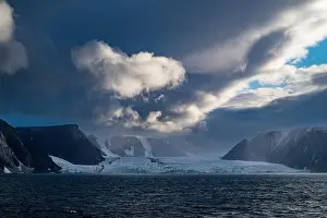 Nubes dramáticas, Isla Devon, Nunavut, Ártico Canadiense, Canadá, América del Norte.