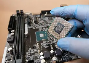 Imágenes Con fecha de 24 de junio de 2024: Procesador integrado del CPU a bordo y procesador enchufable