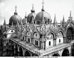 St Marks Basilica Venice Imprime: Partial view of the domes and the second floor of St. Mark's Basilica in Venice