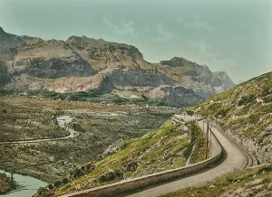 Mountainous Road Scenery Imprime: View of Arco