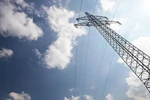 High Voltage Transmission Lines Imprime: Electrical tower in spring time