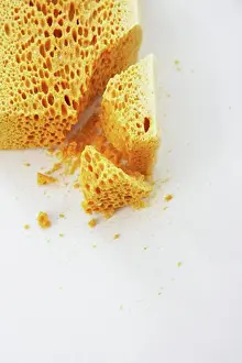 Impresiones de Deliciosa capa de toffee cubierta con una esponjosa masa de sponge, un postre clásico que combina sabores dulces y cremosos Mayo Imprime: Un Tarta de Espuma de Caramelo