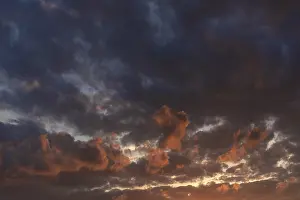 Empty German Countryside Imprime: Abned sky with reddish clouds, Thuringia, Germany
