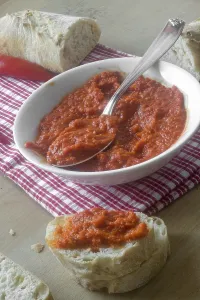 Bell Pepper Cuisine Imprime: Ajvar and white bread