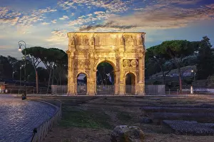 UNESCO World Heritage Site At Night Imprime: The Arch of Constantine by the Coliseum