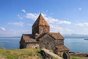 Lago Imprime: Iglesia Ortodoxa Armenia Sevanavank sobre el lago Sevan.