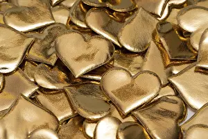 Couple Gift Ideas Imprime: An array of golden, heart-shaped objects symbolizing love and affection