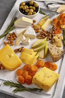 Kitchen Herb Plants Imprime: Assorted cheeses with nuts, pears