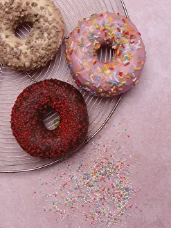 Decorative Food Items Imprime: Assorted donuts with icing