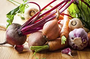 Orange Colored Vegetables Imprime: Assorted types of root vegetables