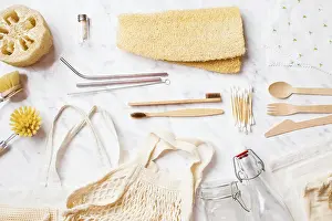 Eco Friendly Cosmetics Imprime: Basic zero waste set for bathing on light marble background