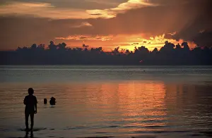 Colorful Sandy Beach Imprime: Beach sunset clouds