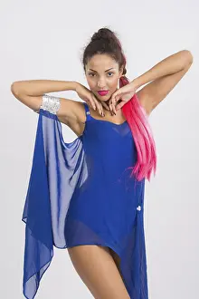 Food Photography Model Imprime: Beautiful mulatto dancer performs a dance elements