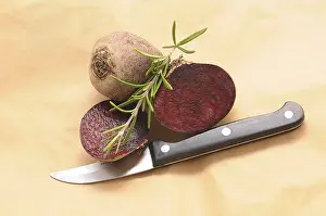 Deserted Studio Background Imprime: Beetroot with a knife