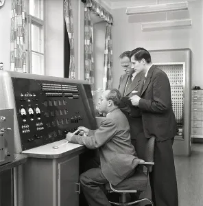 Impresión enmarcada : perspectiva, perspectivas, breve, anticuado, antiguo, pasado de moda, obsoleto, desfasado, anticuado , fuera de fecha , pasado , pasados tiempo rebanada discos panejar calcular calculando calcula historia foto imagen