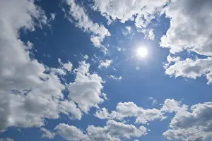 Cloudy Day In Germany Imprime: Blue sky with sun and clouds, Thuringia, Germany