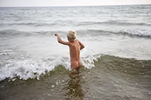 Nude Photography Imprime: Boy bathing