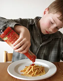 Child Eating Habits Imprime: Boy eats chips
