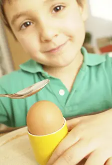 Balanced Diet For Kids Imprime: Boy eats an egg