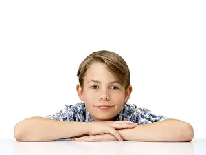 Boy Looking At Camera Imprime: Boy, looking