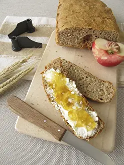 Baked Goods Nutrition Imprime: Bread from the bread maker with fruit spread