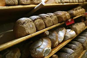 Deserted Grocery Store Imprime: Bread on a shelf